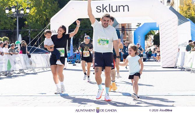 Gandia es tenyeix de solidaritat i esperança en una edició multitudinària de la Run Càncer 1 Gandia Run Cancer 2026 1